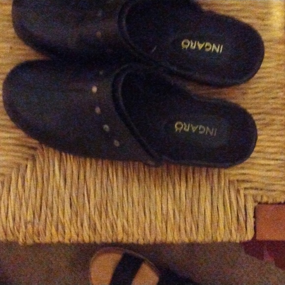 Shoes - Picture 6 of 8